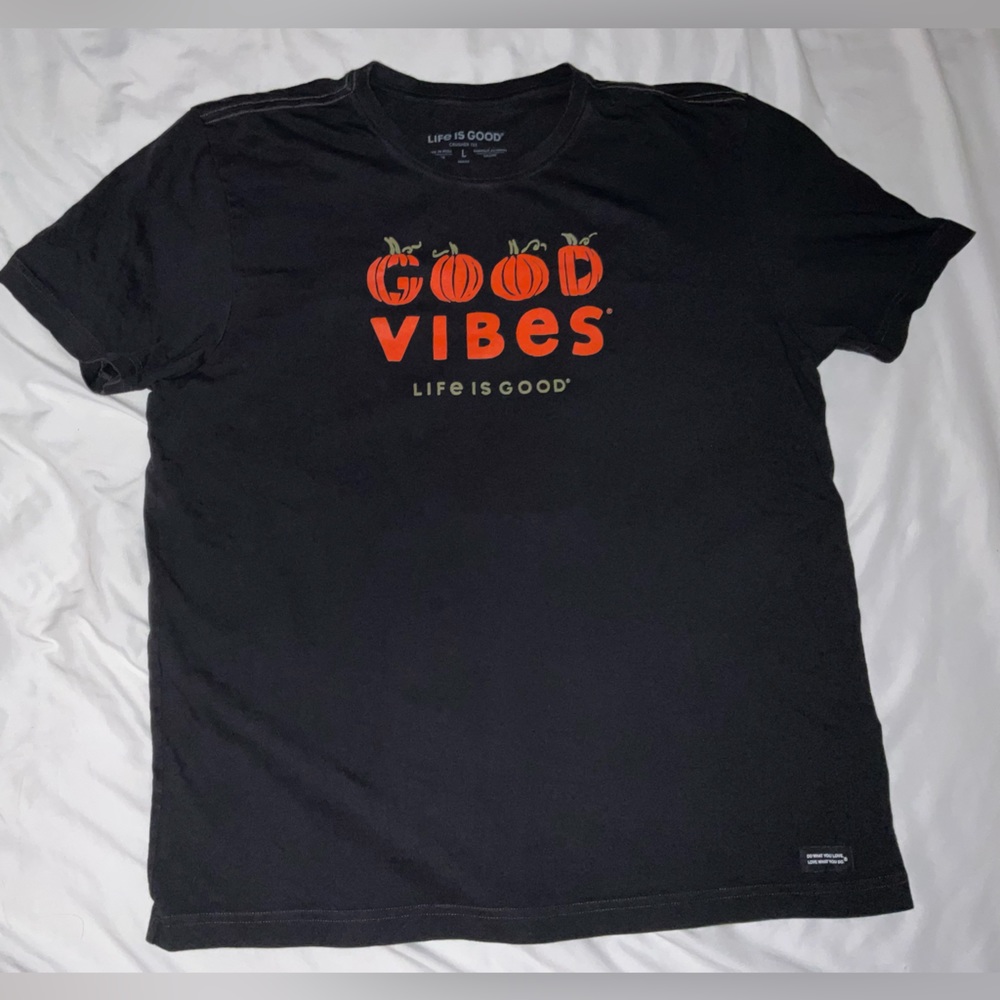 Life is Good Fall Good Vibes Men’s Large Shirt